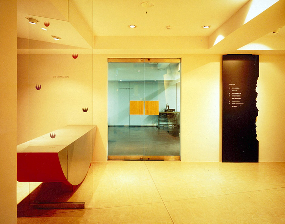 SEIWA 店内のロビーの風景